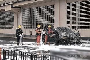 穆西亚拉本场数据：1次造点，10次成功对抗&5次过人全场最多